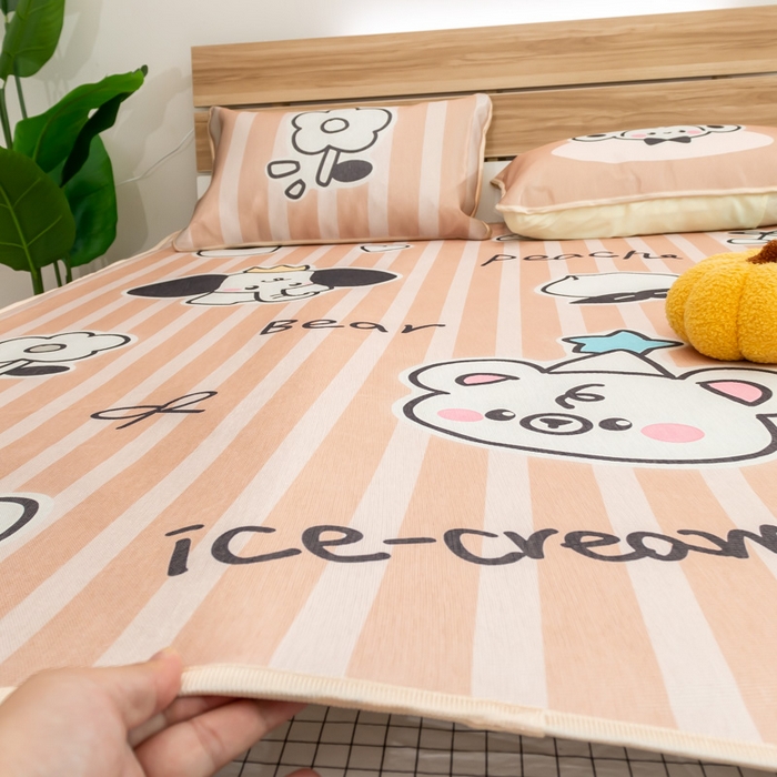 91家纺网 家纺一手货源 找家纺 欣宜家纺 2025新款母婴级夏季新款小清新数码印花凉感冰丝席三件套空调席（有质检报告） 动物乐园