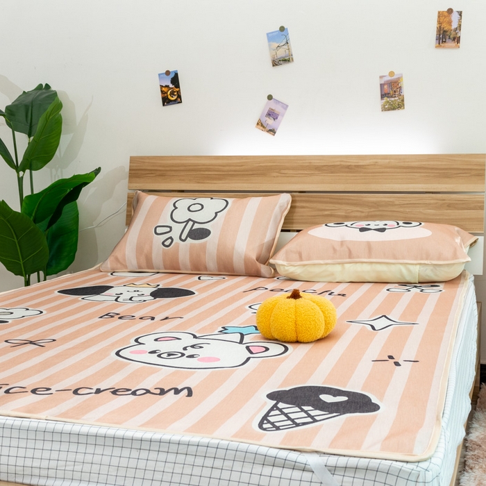 91家纺网 家纺一手货源 找家纺 欣宜家纺 2025新款母婴级夏季新款小清新数码印花凉感冰丝席三件套空调席（有质检报告） 动物乐园