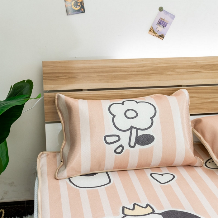 91家纺网 家纺一手货源 找家纺 欣宜家纺 2025新款母婴级夏季新款小清新数码印花凉感冰丝席三件套空调席（有质检报告） 动物乐园