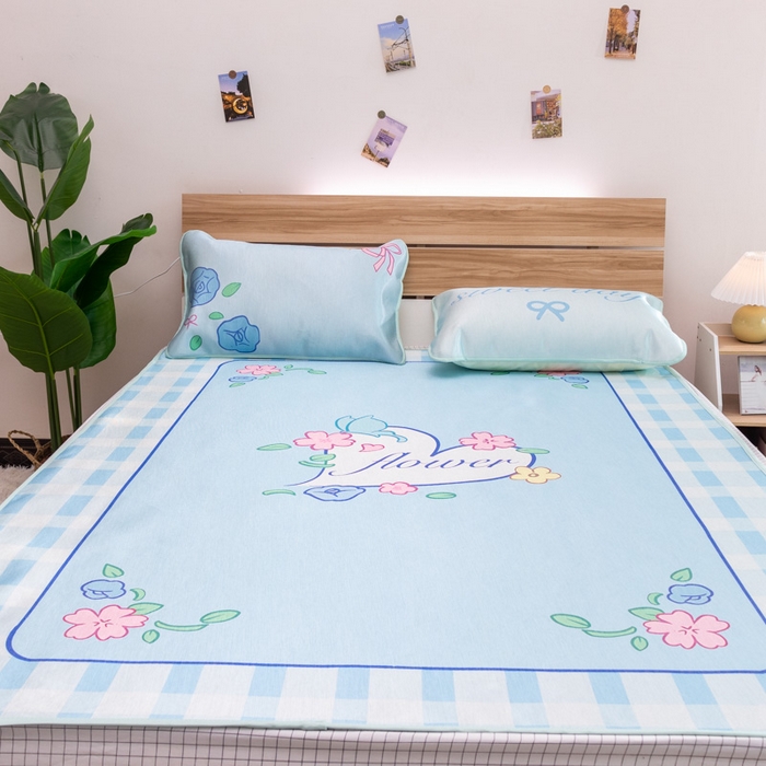 欣宜家纺 2025新款母婴级夏季新款小清新数码印花凉感冰丝席三件套空调席（有质检报告） 蓝格花朵