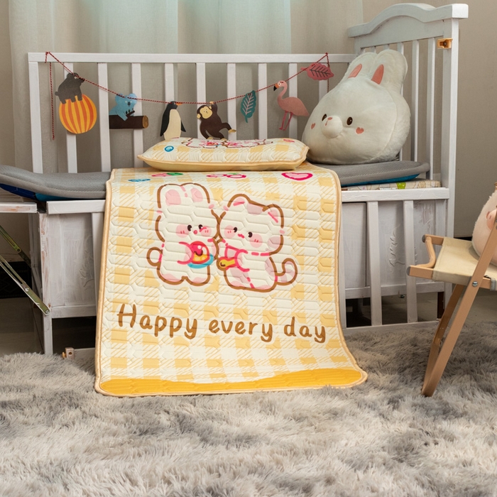 91家纺网 家纺一手货源 找家纺 欣宜家纺 2025新款母婴级儿童乳胶凉席空调席 黄格小兔