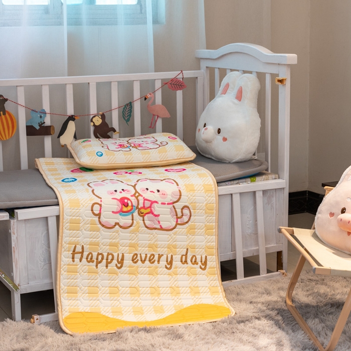 91家纺网 家纺一手货源 找家纺 欣宜家纺 2025新款母婴级儿童乳胶凉席空调席 黄格小兔