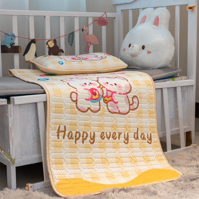 91家纺网 家纺一手货源 找家纺 欣宜家纺 2025新款母婴级儿童乳胶凉席空调席 黄格小兔