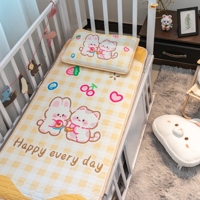 91家纺网 家纺一手货源 找家纺 欣宜家纺 2025新款母婴级儿童乳胶凉席空调席 黄格小兔