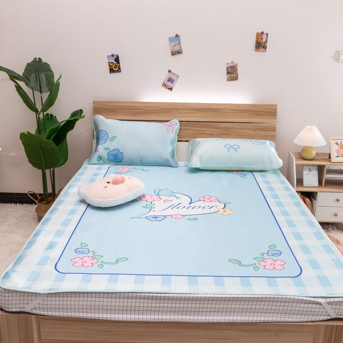 91家纺网 家纺一手货源 找家纺 欣宜家纺 2025新款母婴级夏季新款小清新数码印花凉感冰丝席三件套空调席（有质检报告） 蓝格花朵