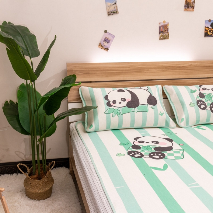 91家纺网 家纺一手货源 找家纺 欣宜家纺 2025新款母婴级夏季新款小清新数码印花凉感冰丝席三件套空调席（有质检报告） 条纹熊猫