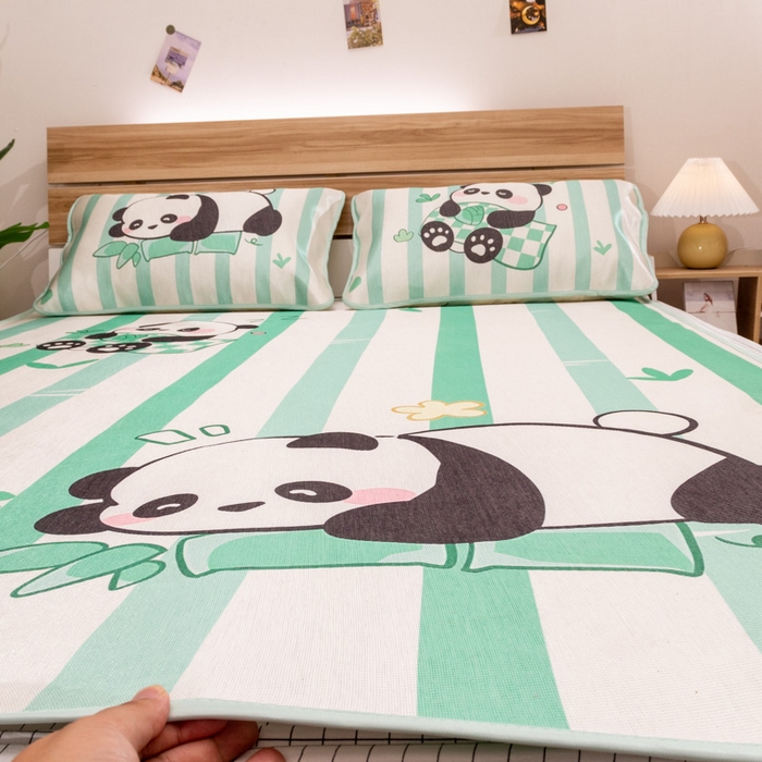 91家纺网 家纺一手货源 找家纺 欣宜家纺 2025新款母婴级夏季新款小清新数码印花凉感冰丝席三件套空调席（有质检报告） 条纹熊猫