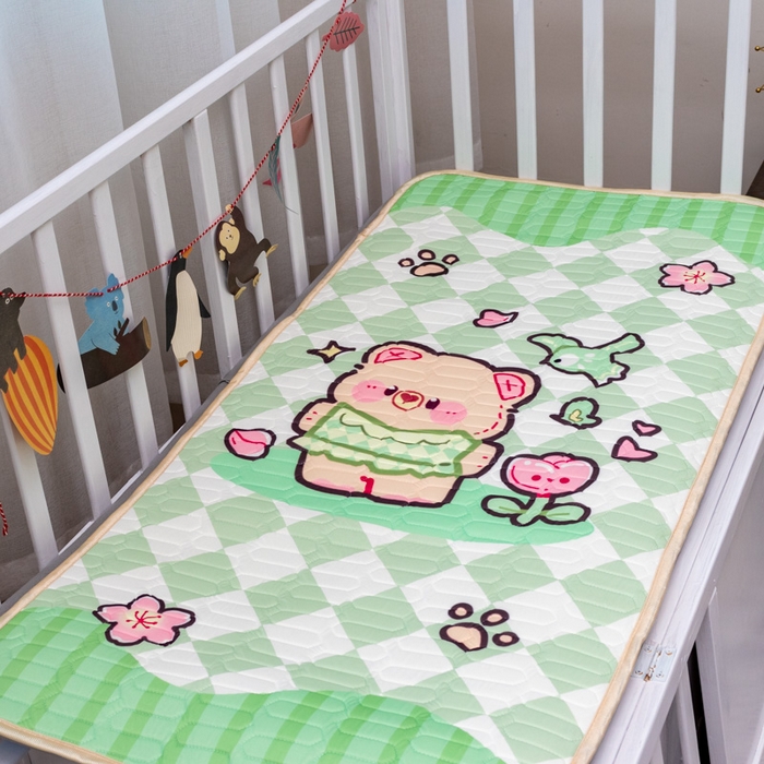 91家纺网 家纺一手货源 找家纺 欣宜家纺 2025新款母婴级儿童乳胶凉席空调席 绿格小熊