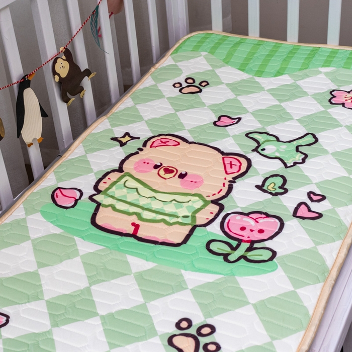 91家纺网 家纺一手货源 找家纺 欣宜家纺 2025新款母婴级儿童乳胶凉席空调席 绿格小熊