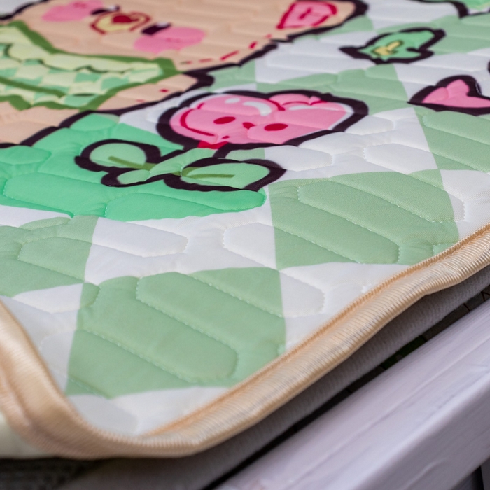 91家纺网 家纺一手货源 找家纺 欣宜家纺 2025新款母婴级儿童乳胶凉席空调席 绿格小熊