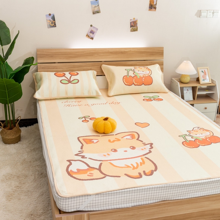 91家纺网 家纺一手货源 找家纺 欣宜家纺 2025新款母婴级夏季新款小清新数码印花凉感冰丝席三件套空调席（有质检报告） 樱桃狐狸