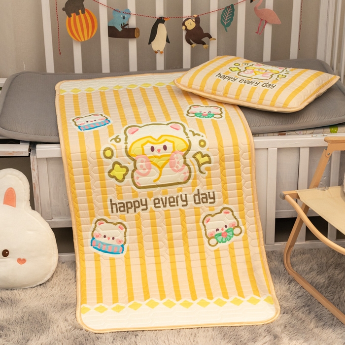 91家纺网 家纺一手货源 找家纺 欣宜家纺 2025新款母婴级儿童乳胶凉席空调席 竖条狗狗