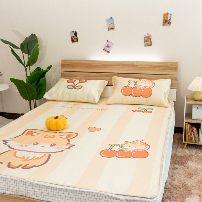 91家纺网 家纺一手货源 找家纺 欣宜家纺 2025新款母婴级夏季新款小清新数码印花凉感冰丝席三件套空调席（有质检报告） 樱桃狐狸