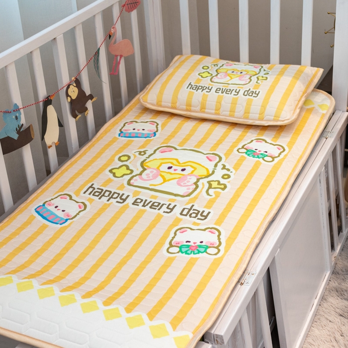 91家纺网 家纺一手货源 找家纺 欣宜家纺 2025新款母婴级儿童乳胶凉席空调席 竖条狗狗