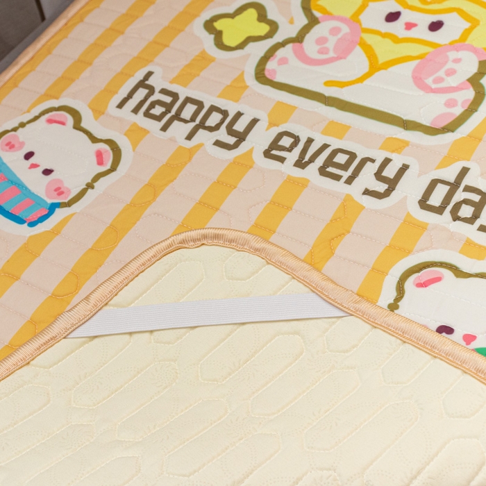 91家纺网 家纺一手货源 找家纺 欣宜家纺 2025新款母婴级儿童乳胶凉席空调席 竖条狗狗