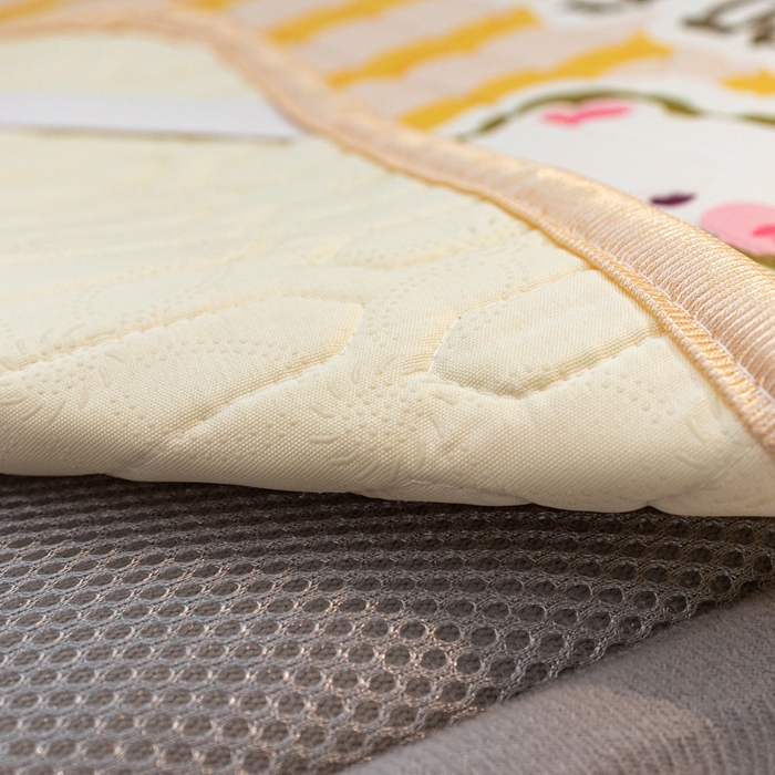 91家纺网 家纺一手货源 找家纺 欣宜家纺 2025新款母婴级儿童乳胶凉席空调席 竖条狗狗