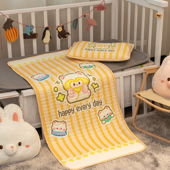 91家纺网 家纺一手货源 找家纺 欣宜家纺 2025新款母婴级儿童乳胶凉席空调席 竖条狗狗