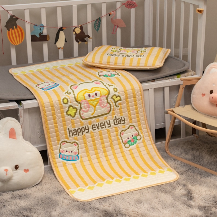 91家纺网 家纺一手货源 找家纺 欣宜家纺 2025新款母婴级儿童乳胶凉席空调席 竖条狗狗