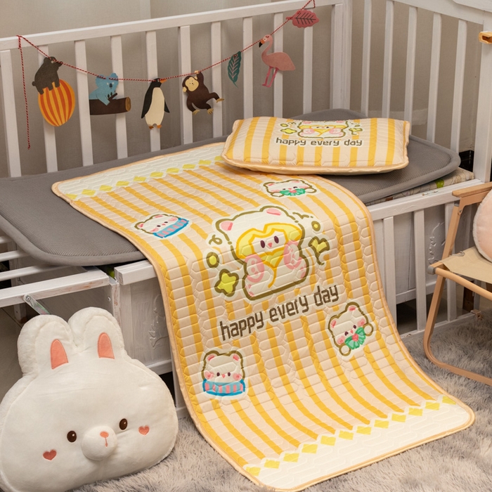 91家纺网 家纺一手货源 找家纺 欣宜家纺 2025新款母婴级儿童乳胶凉席空调席 竖条狗狗