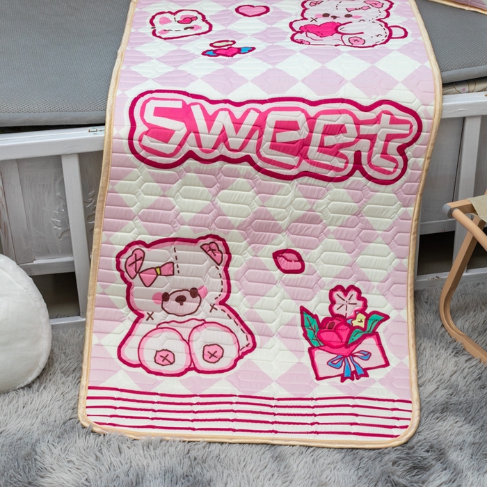 91家纺网 家纺一手货源 找家纺 欣宜家纺 2025新款母婴级儿童乳胶凉席空调席 甜蜜小熊