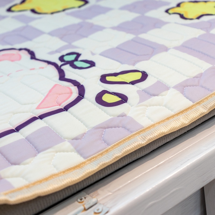 91家纺网 家纺一手货源 找家纺 欣宜家纺 2025新款母婴级儿童乳胶凉席空调席 足球熊