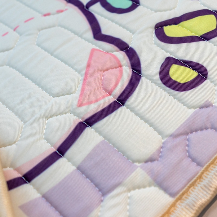 91家纺网 家纺一手货源 找家纺 欣宜家纺 2025新款母婴级儿童乳胶凉席空调席 足球熊