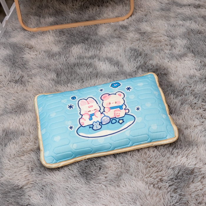 91家纺网 家纺一手货源 找家纺 欣宜家纺 2025新款母婴级儿童乳胶凉席空调席 熊兔野餐