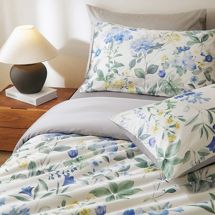 91家纺网 家纺一手货源 找家纺 欣宜家纺 2025新款60支长绒棉数码印花系列四件套 荷塘月色