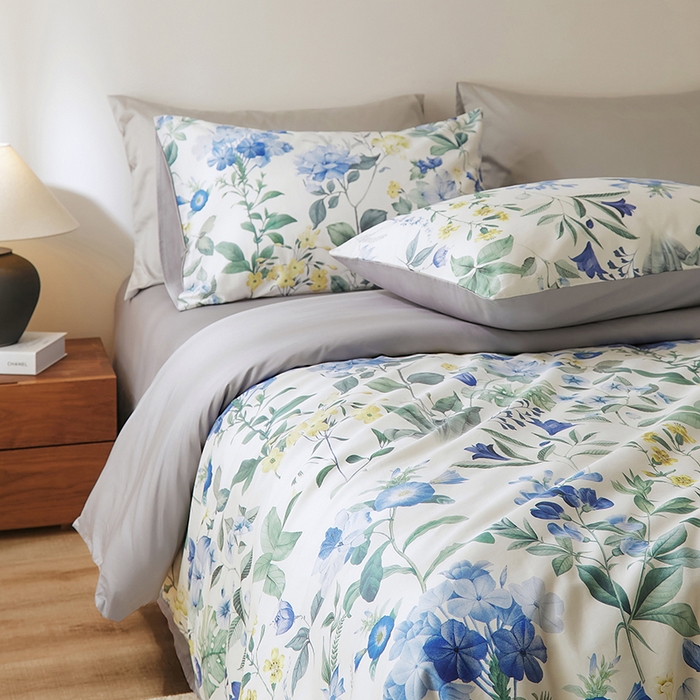 91家纺网 家纺一手货源 找家纺 欣宜家纺 2025新款60支长绒棉数码印花系列四件套 荷塘月色