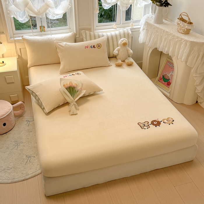 91家纺网 家纺一手货源 找家纺 欣宜家纺 2025新款高克重毛巾绣花卡通ins风牛奶绒奶油条纹单床笠 奶油黄