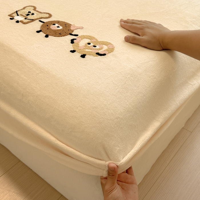 91家纺网 家纺一手货源 找家纺 欣宜家纺 2025新款高克重毛巾绣花卡通ins风牛奶绒奶油条纹单床笠 奶油黄