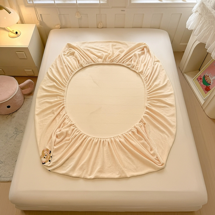 91家纺网 家纺一手货源 找家纺 欣宜家纺 2025新款高克重毛巾绣花卡通ins风牛奶绒奶油条纹单床笠 奶油黄