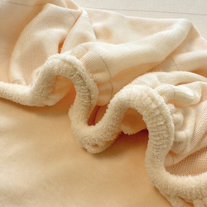 91家纺网 家纺一手货源 找家纺 欣宜家纺 2025新款高克重毛巾绣花卡通ins风牛奶绒奶油条纹单床笠 奶油黄