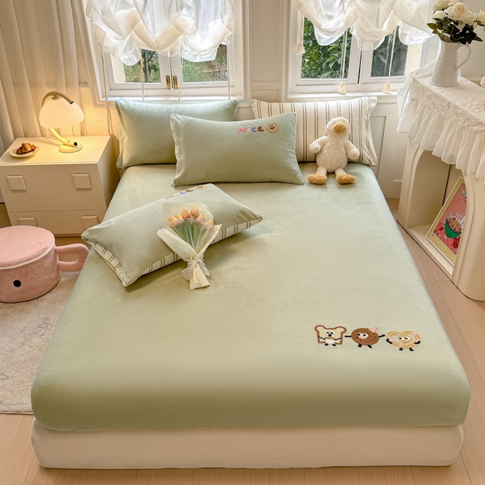 91家纺网 家纺一手货源 找家纺 欣宜家纺 2025新款高克重毛巾绣花卡通ins风牛奶绒奶油条纹单床笠 奶油绿