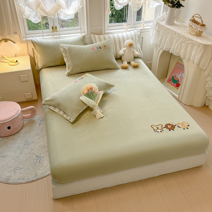 91家纺网 家纺一手货源 找家纺 欣宜家纺 2025新款高克重毛巾绣花卡通ins风牛奶绒奶油条纹单床笠 奶油绿