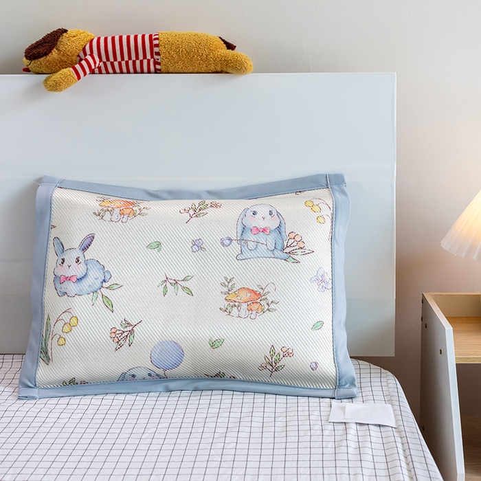 91家纺网 家纺一手货源 找家纺 欣宜家纺 2025新款儿童冰藤席幼儿园午睡席子凉席枕套可定制任意尺寸 草丛兔