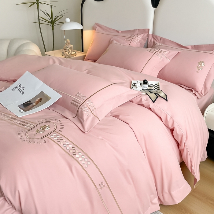 91家纺网 家纺一手货源 找家纺 （总）欣宜家纺 2025新款纯棉全棉长绒棉磨毛绣花四件套克里斯系列刺绣套件带礼盒