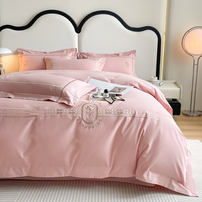 91家纺网 家纺一手货源 找家纺 （总）欣宜家纺 2025新款纯棉全棉长绒棉磨毛绣花四件套克里斯系列刺绣套件带礼盒