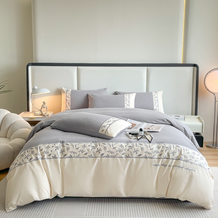 91家纺网 家纺一手货源 找家纺 欣宜家纺 2025新款纯棉全棉长绒棉磨毛绣花四件套花漾系列刺绣套件带礼盒 绅士灰