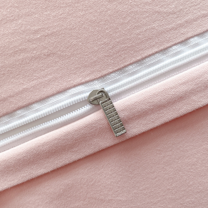 91家纺网 家纺一手货源 找家纺 欣宜家纺 2025新款纯棉全棉长绒棉磨毛绣花四件套花漾系列刺绣套件带礼盒 少女粉