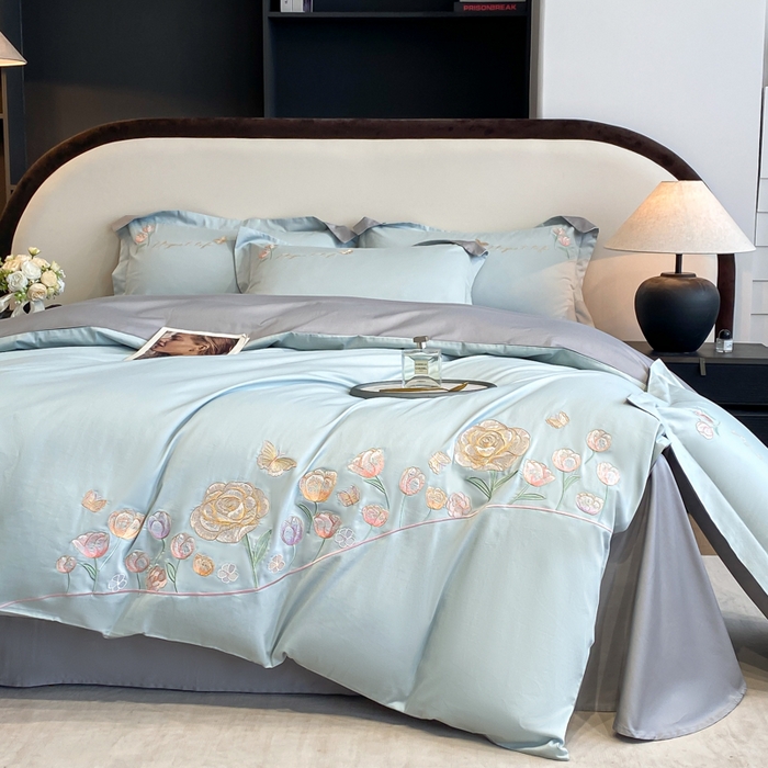 91家纺网 家纺一手货源 找家纺 欣宜家纺 2025新款纯棉全棉长绒棉刺绣绣花高端礼盒初暖系列四件套 飘蓝色