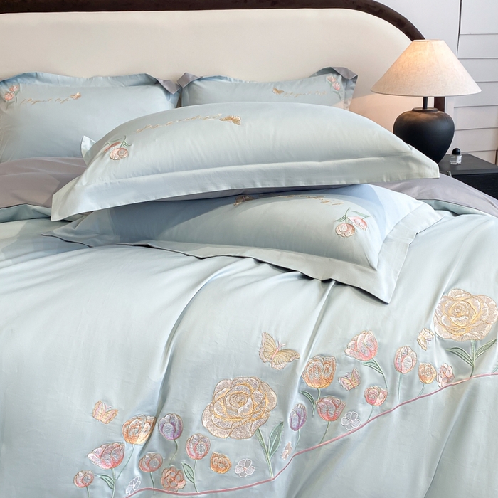 91家纺网 家纺一手货源 找家纺 欣宜家纺 2025新款纯棉全棉长绒棉刺绣绣花高端礼盒初暖系列四件套 飘蓝色