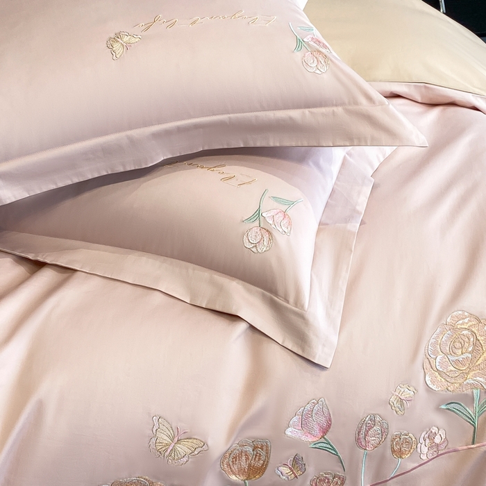 91家纺网 家纺一手货源 找家纺 欣宜家纺 2025新款纯棉全棉长绒棉刺绣绣花高端礼盒初暖系列四件套 轻奢粉