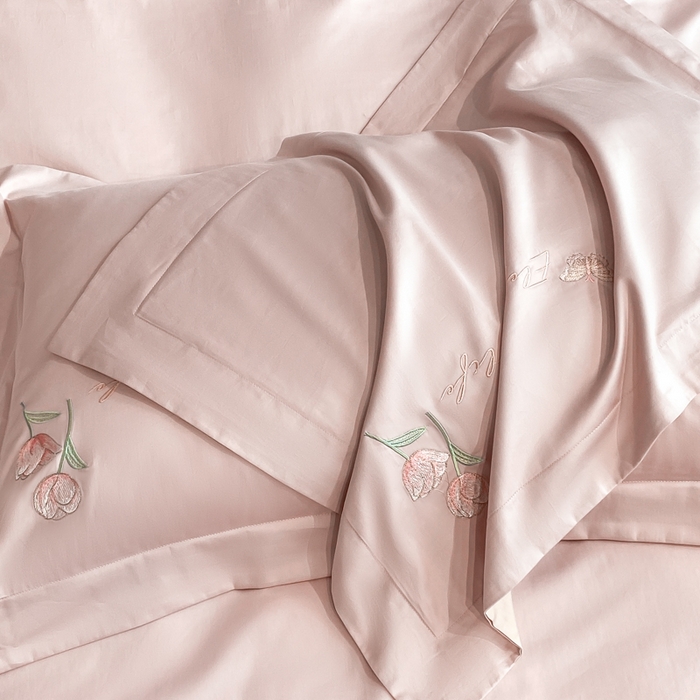 91家纺网 家纺一手货源 找家纺 欣宜家纺 2025新款纯棉全棉长绒棉刺绣绣花高端礼盒初暖系列四件套 轻奢粉