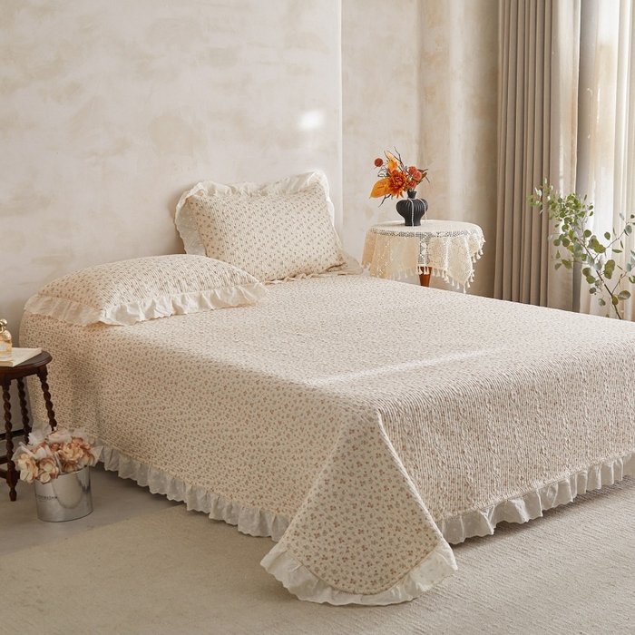 91家纺网 家纺一手货源 找家纺 源舜家纺 2026新款全棉镂空花边天丝棉麻床盖款四件套 花田半亩