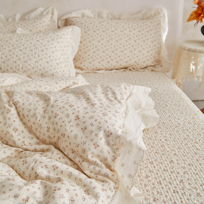 91家纺网 家纺一手货源 找家纺 源舜家纺 2026新款全棉镂空花边天丝棉麻床盖款四件套 花田半亩