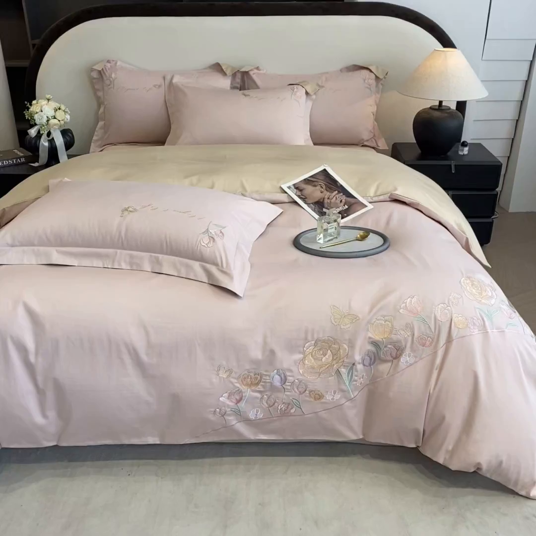 91家纺网 家纺一手货源 找家纺 欣宜家纺 2025新款纯棉全棉长绒棉刺绣绣花高端礼盒初暖系列四件套 轻奢粉