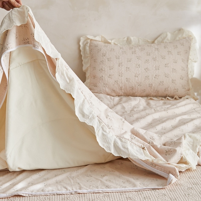 91家纺网 家纺一手货源 找家纺 源舜家纺 2026新款全棉镂空花边天丝棉麻床盖款四件套 花语禾