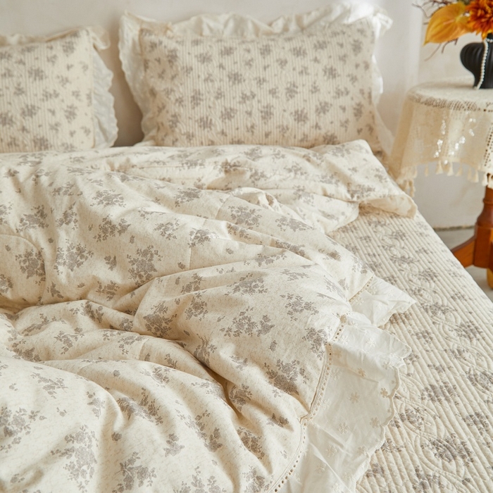 91家纺网 家纺一手货源 找家纺 源舜家纺 2026新款全棉镂空花边天丝棉麻床盖款四件套 空山雨后