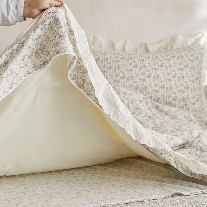 91家纺网 家纺一手货源 找家纺 源舜家纺 2026新款全棉镂空花边天丝棉麻床盖款四件套 闲庭赋-灰